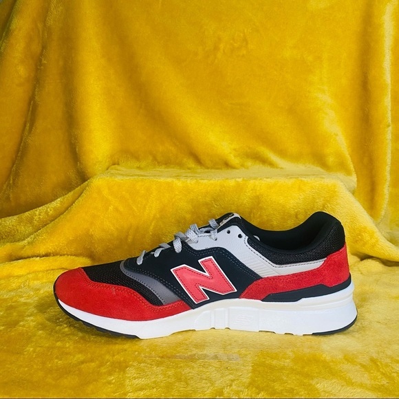 New balance 997h
Red navy blue - Picture 2 of 4